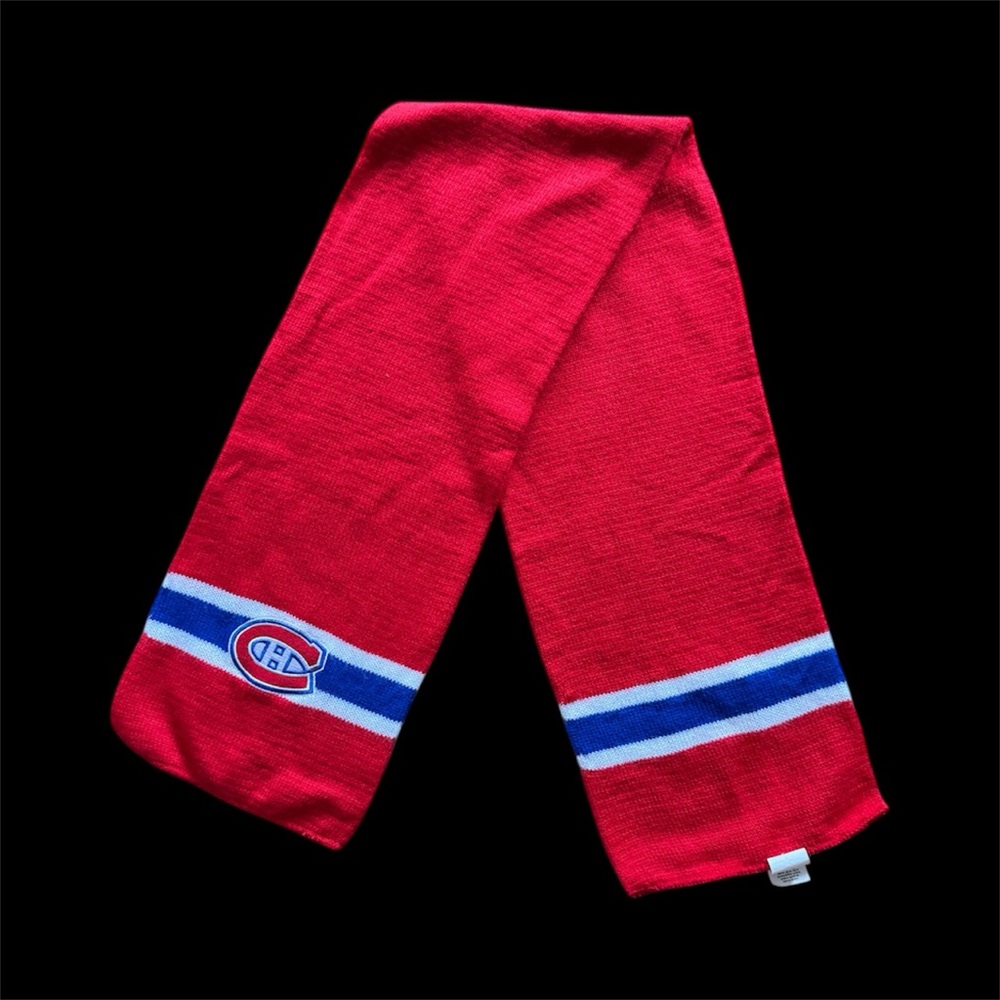 Canadian hockey Sports Scarf never used